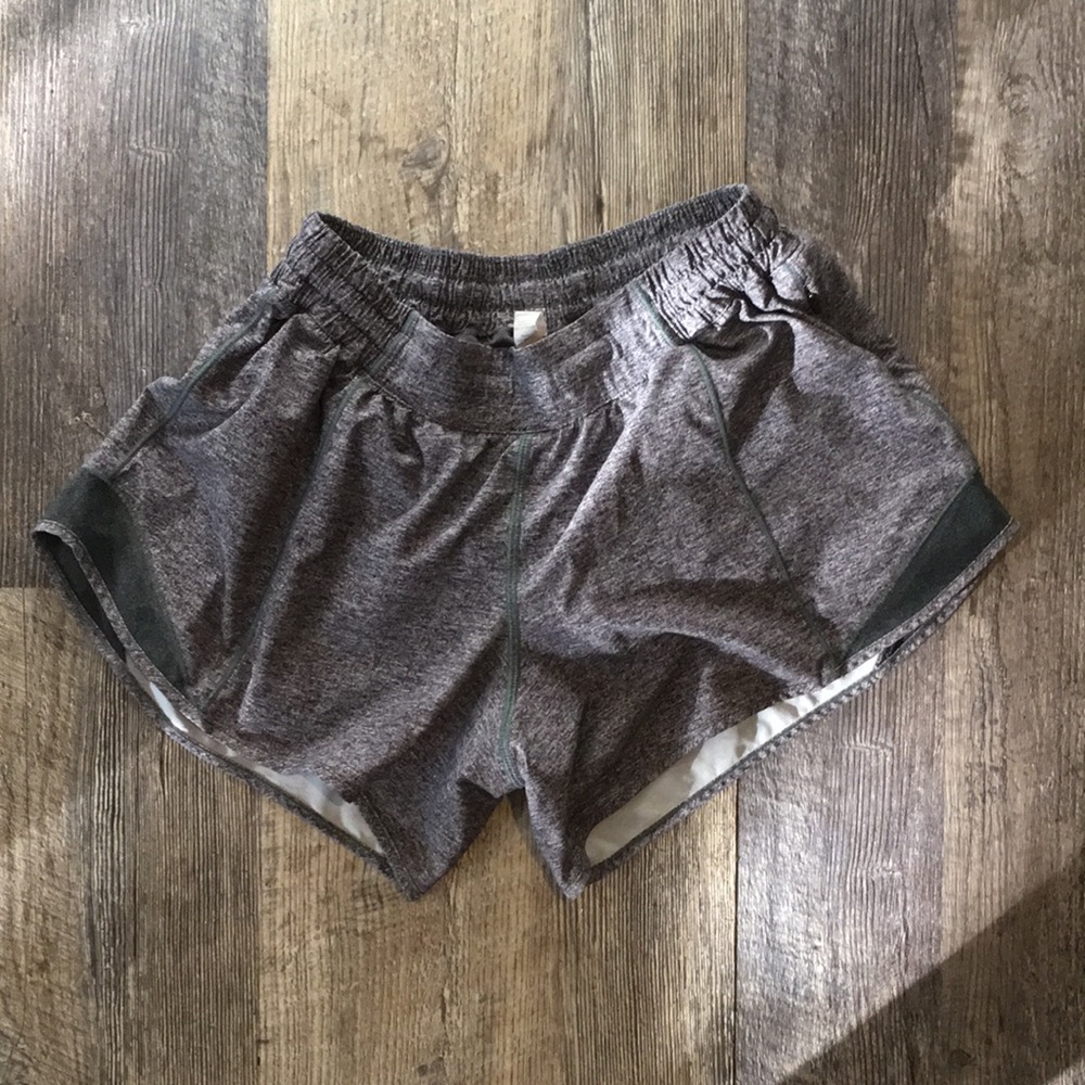 Lululemon hotty hot shorts heathers grey size 6 tall 4”